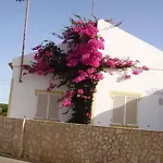 Spacious House In With Private Patio & Bbq Holiday home *