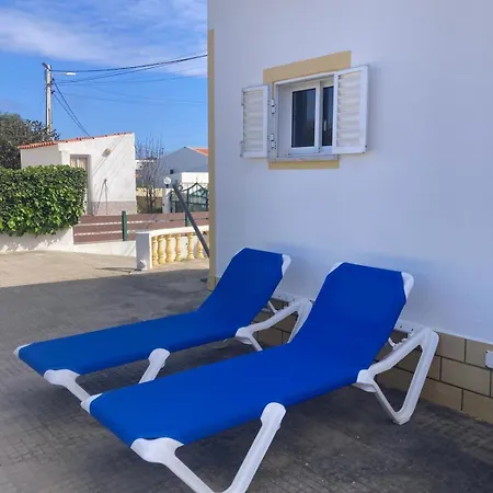 Hébergement de vacances Spacious House In With Private Patio & Bbq *