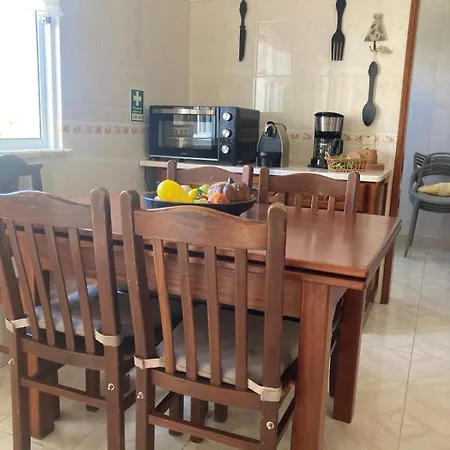 Spacious House In With Private Patio & Bbq Sagres
