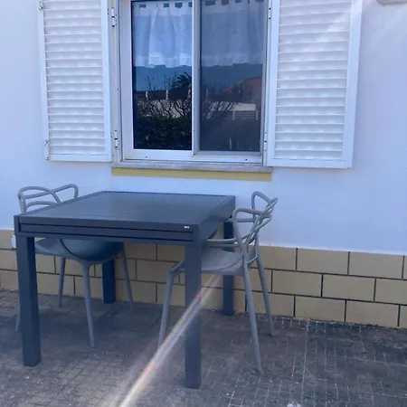 Spacious House In With Private Patio & Bbq