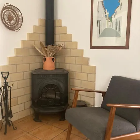 Hébergement de vacances Spacious House In With Private Patio & Bbq