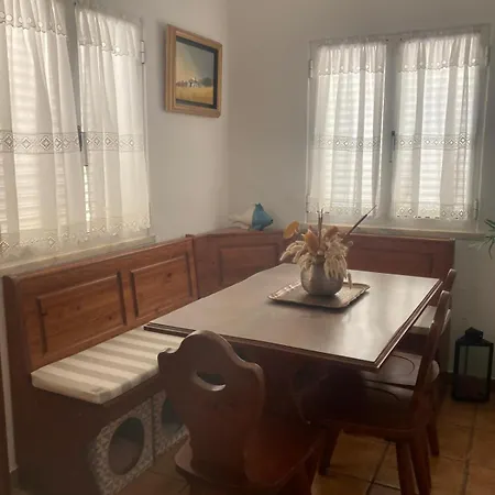 別荘 Spacious House In With Private Patio & Bbq サグレス