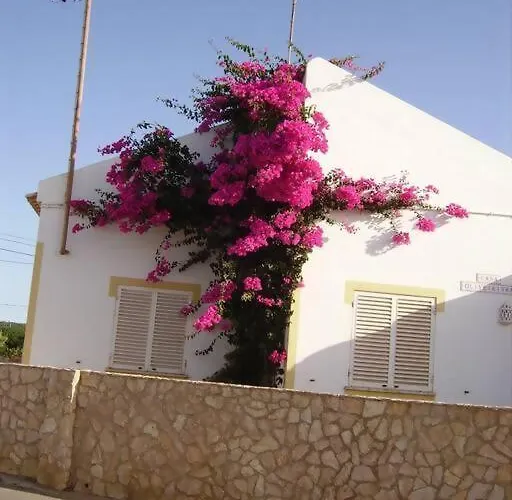 Spacious House In Sagres With Private Patio & Bbq Ferienhaus *