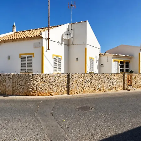 Spacious House In With Private Patio & Bbq Prázdninový dům Sagres