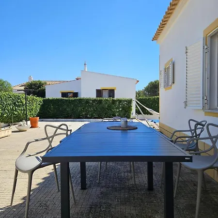 Spacious House In With Private Patio & Bbq *