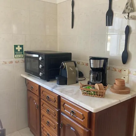 Σπίτι διακοπών Spacious House In With Private Patio & Bbq